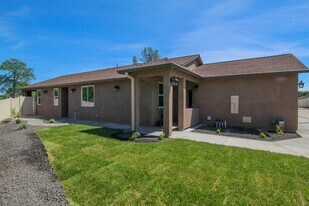 2741 Smith Ave in Shasta Lake, CA - Building Photo