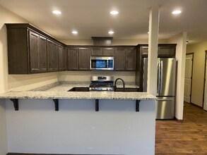 1013 SW Juniper Gdns Ln in Warrenton, OR - Building Photo - Building Photo