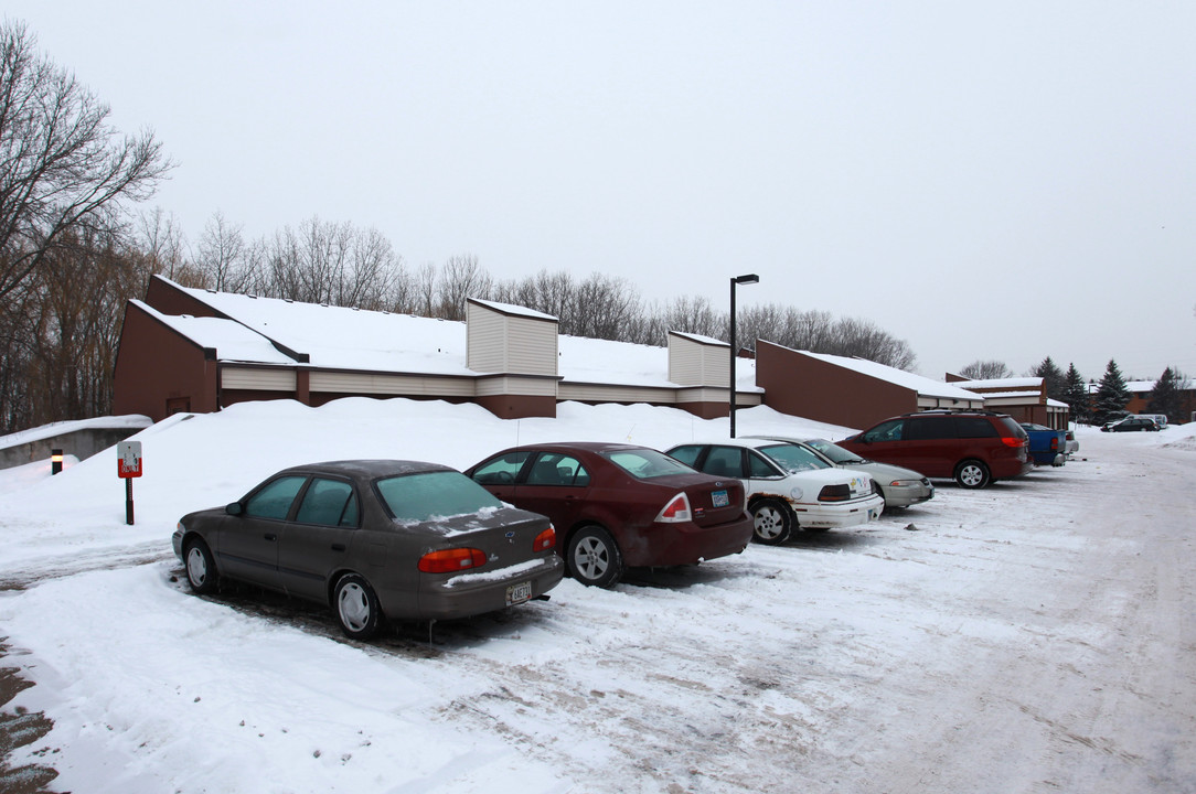 Grasslands in Coon Rapids, MN - Building Photo