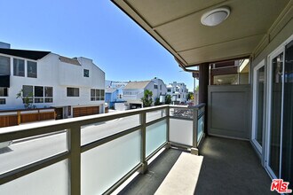 4200 Vía Dolce in Los Angeles, CA - Building Photo - Building Photo