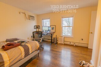 260 Columbia St, Unit #2 in Cambridge, MA - Foto de edificio - Building Photo