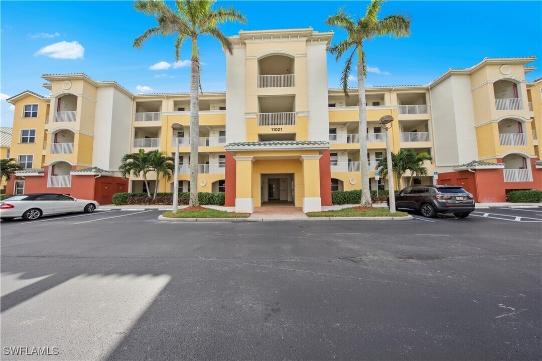 11021 Gulf Reflections Drive in Ft. Myers, FL - Building Photo