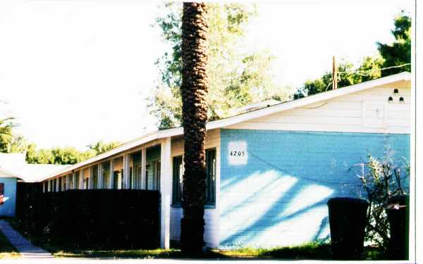 4205 N 32nd St in Phoenix, AZ - Building Photo