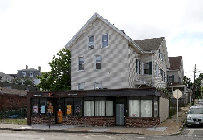 502 S Main St in Fall River, MA - Building Photo - Building Photo