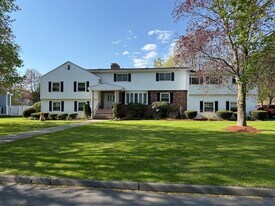 16 Indian Rock Dr in Saugus, MA - Building Photo