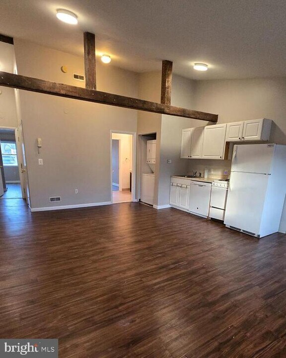 4303 Main St in Philadelphia, PA - Building Photo