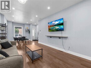 114 Burton St in Hamilton, ON - Building Photo - Building Photo