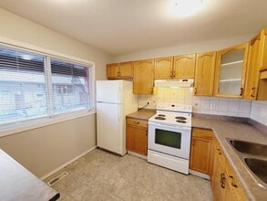 13833-13830 30 St NW in Edmonton, AB - Building Photo - Building Photo