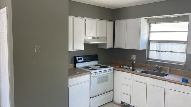 1726 E Idell St in Tampa, FL - Building Photo - Building Photo