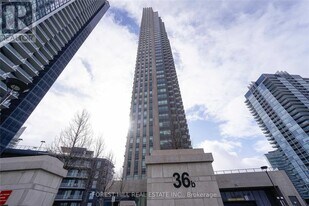 36 Park Lawn Rd in Toronto, ON - Building Photo