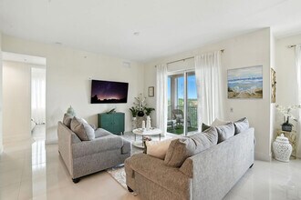 15900 Royal Pointe Ln in Ft. Myers, FL - Building Photo - Building Photo