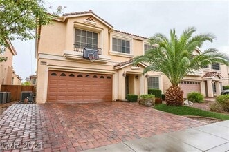 8450 W Sapphire St in Las Vegas, NV - Building Photo - Building Photo