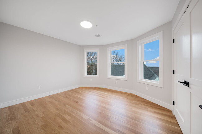 7 Wenham St, Unit #1 in Boston, MA - Building Photo - Building Photo