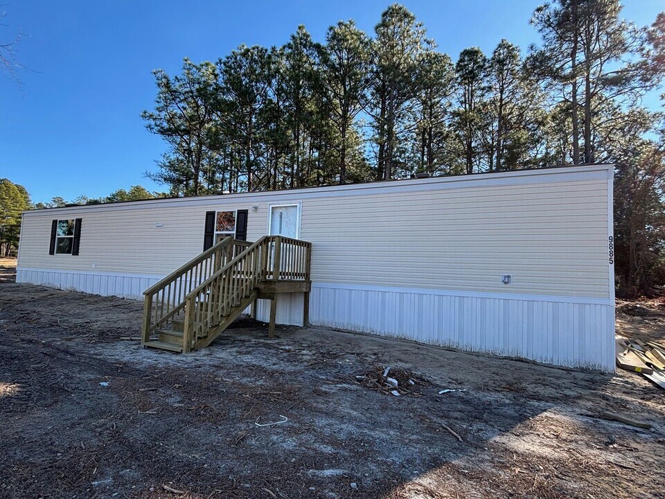 9885 NC-705 in Eagle Springs, NC - Building Photo