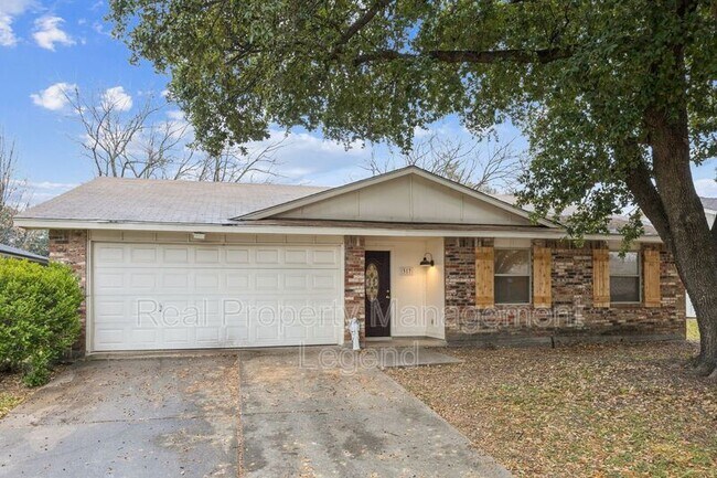 317 E Grenoble Dr in Grand Prairie, TX - Building Photo - Building Photo