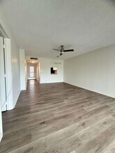 6300 NW 62nd St in Tamarac, FL - Foto de edificio - Building Photo