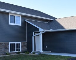 Stadium Commons in Mankato, MN - Building Photo