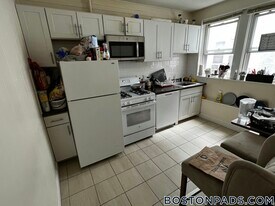 520 Cambridge St in Boston, MA - Building Photo