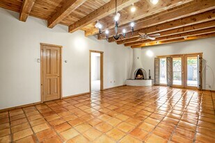 3222 Caminito San Lucas in Santa Fe, NM - Foto de edificio - Building Photo