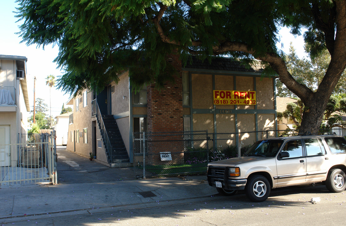 14831 Delano St in Van Nuys, CA - Building Photo