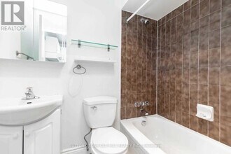 133 Dunn Ave in Toronto, ON - Building Photo - Building Photo