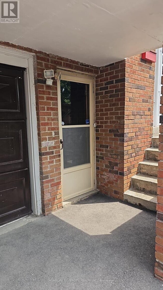 498 Meadows Blvd in Mississauga, ON - Building Photo - Building Photo