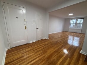 50 S Middle Neck Rd in Great Neck, NY - Building Photo - Building Photo