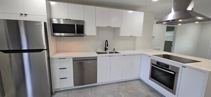 5727 Cody St in Hollywood, FL - Building Photo - Building Photo