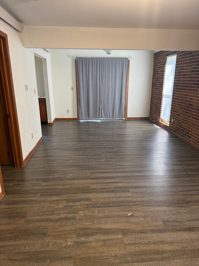 318 E Forest St, Unit 1 in Marengo, IL - Foto de edificio - Building Photo