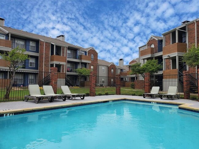 Park Timbers Apartments in Lewisville, TX - Building Photo - Building Photo