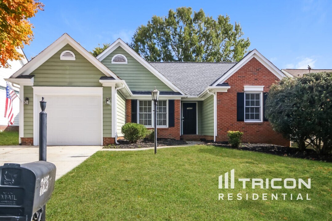 7325 Fallow Ln in Charlotte, NC - Building Photo