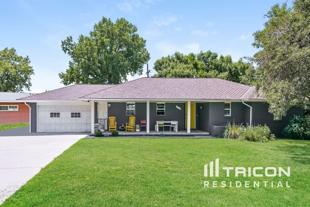 2337 S Elm Dr in Denver, CO - Building Photo