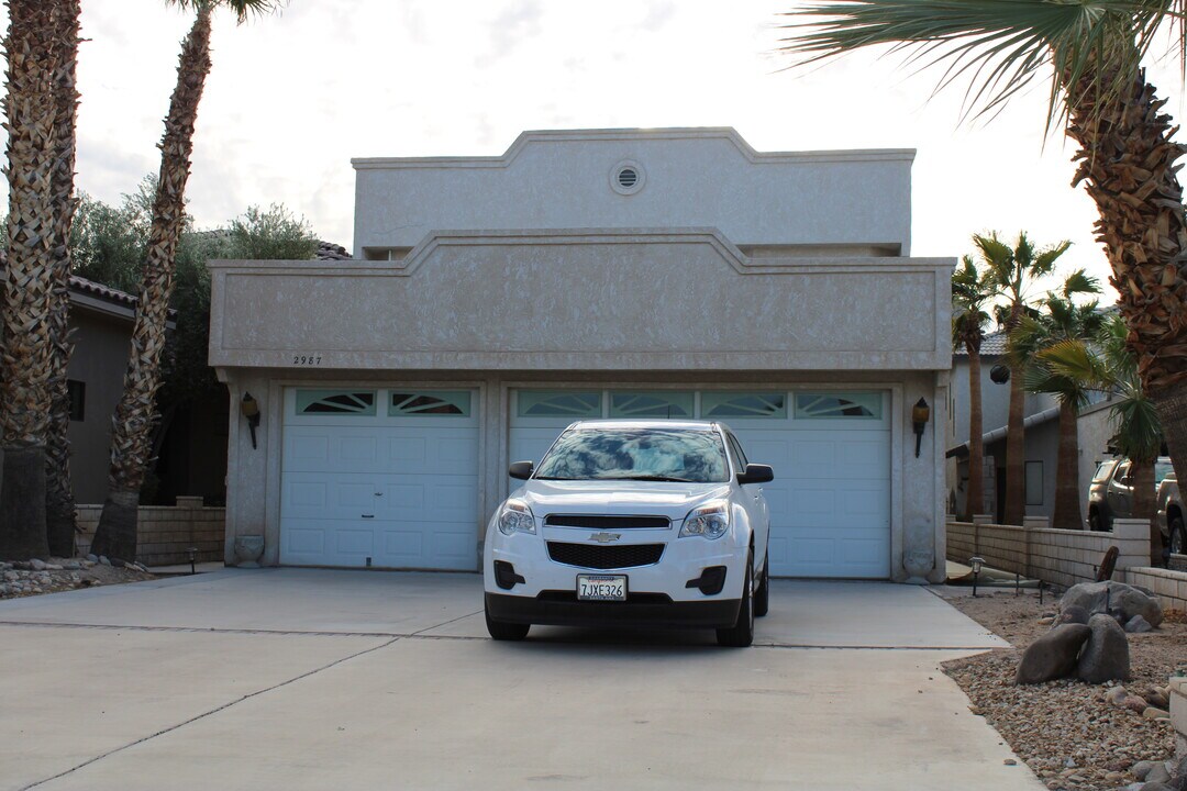 2987 Camino del Rio in Bullhead City, AZ - Foto de edificio