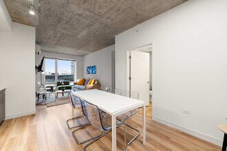 853 W Blackhawk St, Unit FL6-ID1466143P in Chicago, IL - Foto de edificio - Building Photo