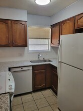 1907 Pine Tree Dr, Unit B in Bryan, TX - Foto de edificio - Building Photo