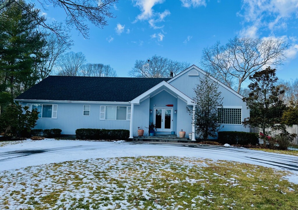 29 Bridle Path in Westhampton Beach, NY - Building Photo