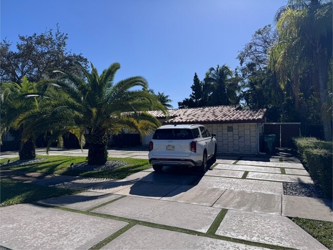 9910 SW 73rd St in Miami, FL - Building Photo - Building Photo