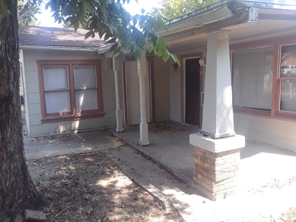 2312 Ross Ave in Fort Worth, TX - Foto de edificio