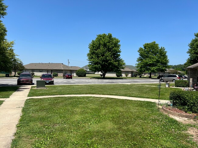 Valley Ridge Senior Apartments in Caseyville, IL - Building Photo - Building Photo