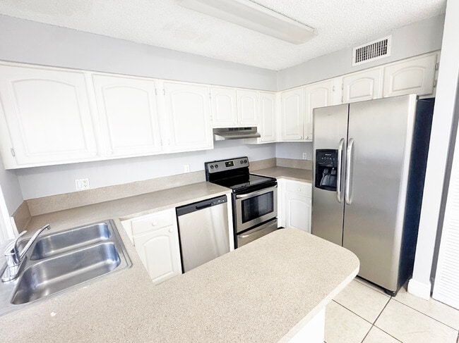 4411 Treehouse Ln in Tamarac, FL - Building Photo - Building Photo