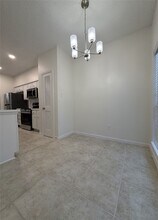 1025 Fountain View Dr in Houston, TX - Building Photo - Building Photo