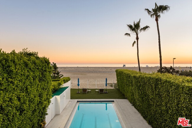 501 Palisades Beach Rd in Santa Monica, CA - Building Photo - Building Photo