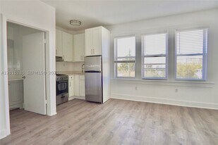 501 SW 6th Ct in Miami, FL - Building Photo
