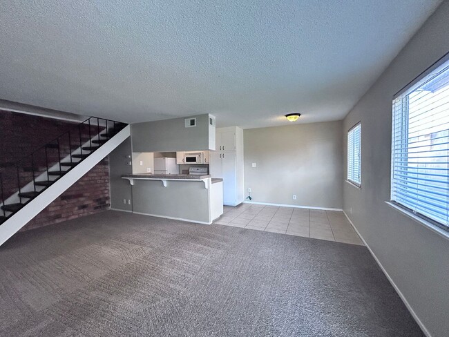 7408 Franklin Blvd in Sacramento, CA - Building Photo - Building Photo