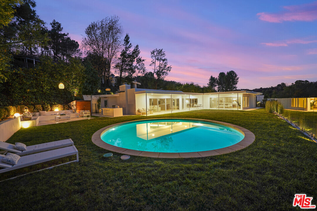 17116 Adlon Rd in Los Angeles, CA - Building Photo