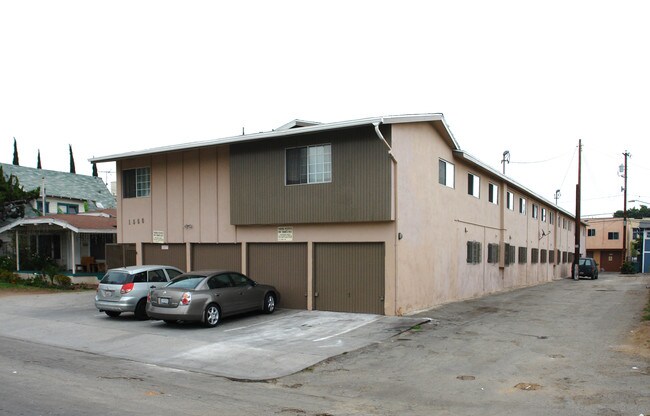 1550 Elm Ave in Long Beach, CA - Foto de edificio - Building Photo