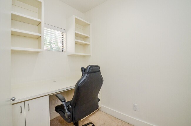 property at 3413 Rolgom Pl Ct