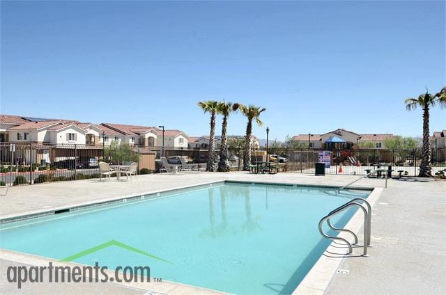 Casa Bella in Victorville, CA - Foto de edificio