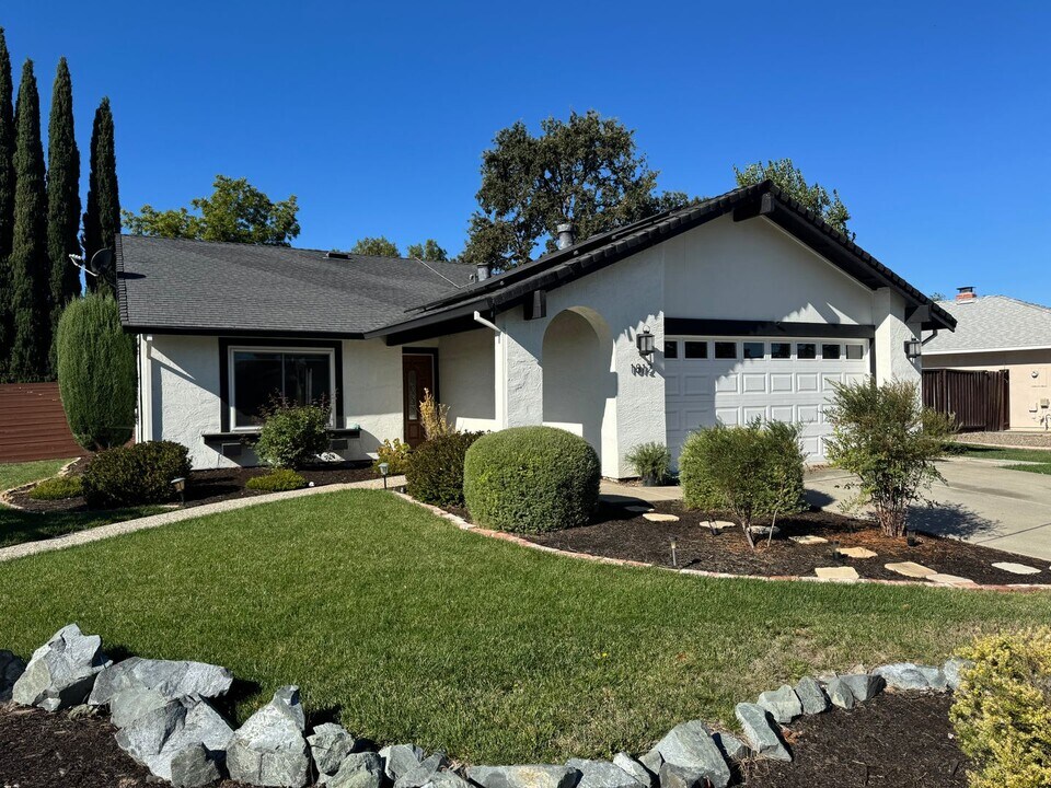 1812 Rhododendron Dr in Livermore, CA - Building Photo
