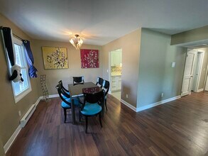 10635 N Ivy Ct in Mequon, WI - Building Photo - Building Photo